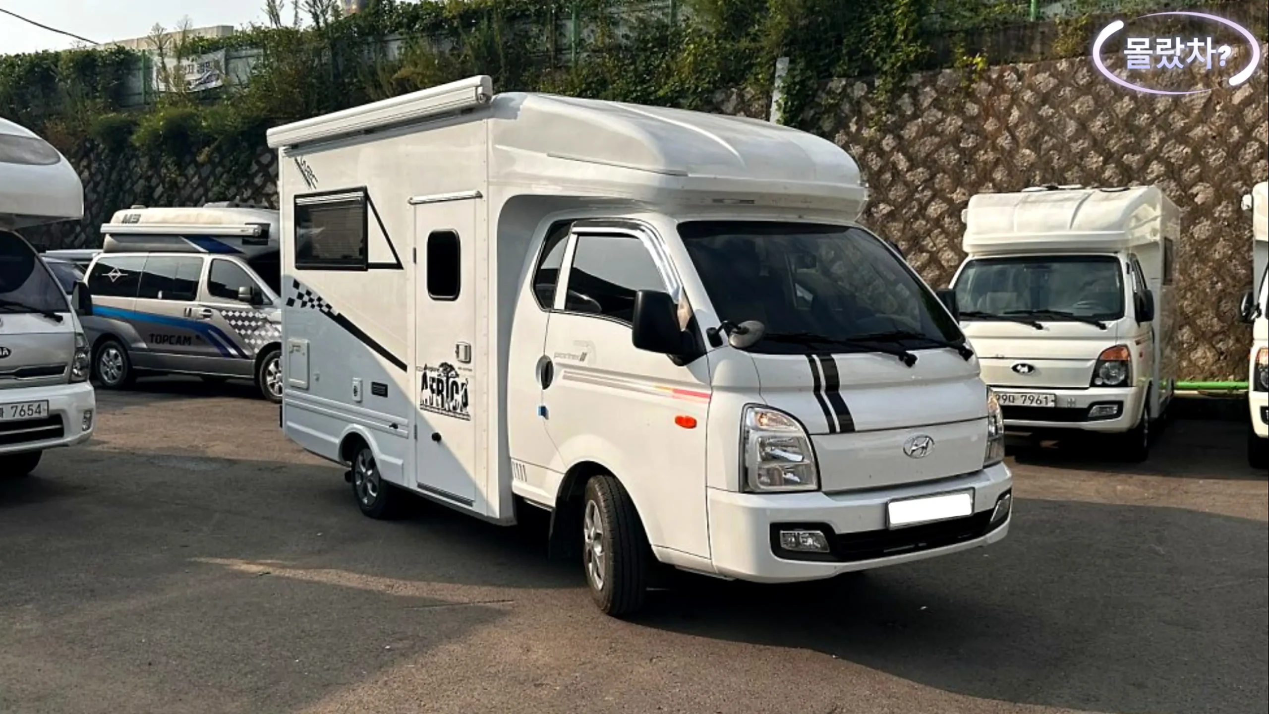 한국 캠핑카 중고 시세 포터 기반 캐브콘 캠핑카 전면 사선 뷰, 한국 중고 시장 대표 차종